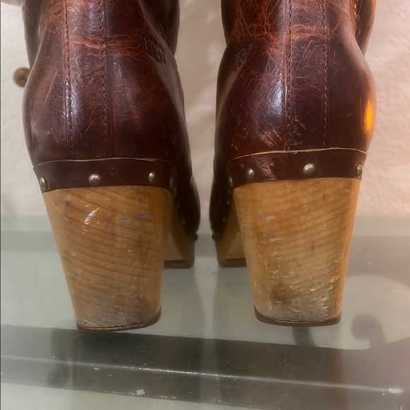 UGG Lynnea Leather Clog-Style Boots - Picture 2 of 6